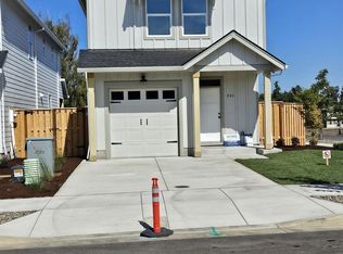 840 Chestnut Way, Silverton, OR 97381