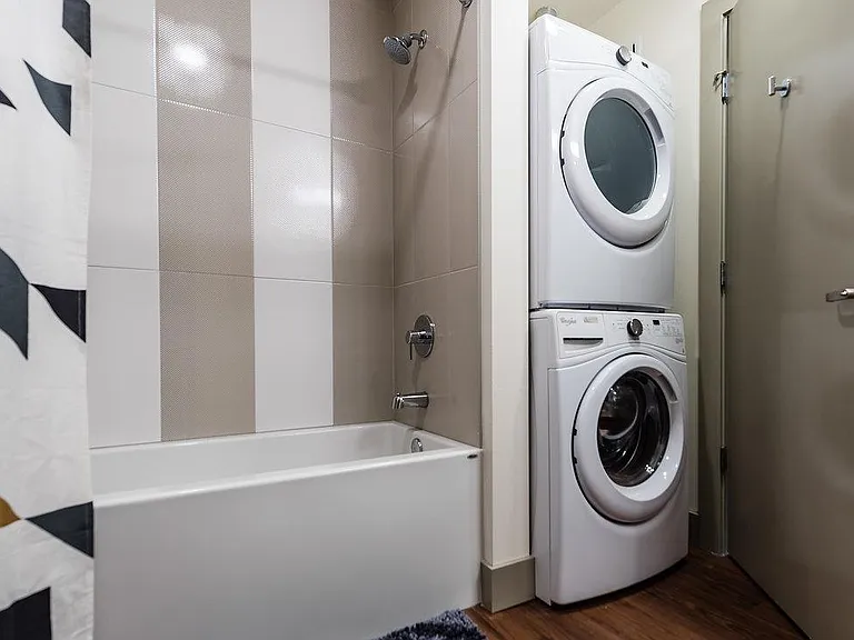 Broadcast Apartments — Photo 9