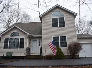 149 Spruce Lake Dr, Milford, PA 18337