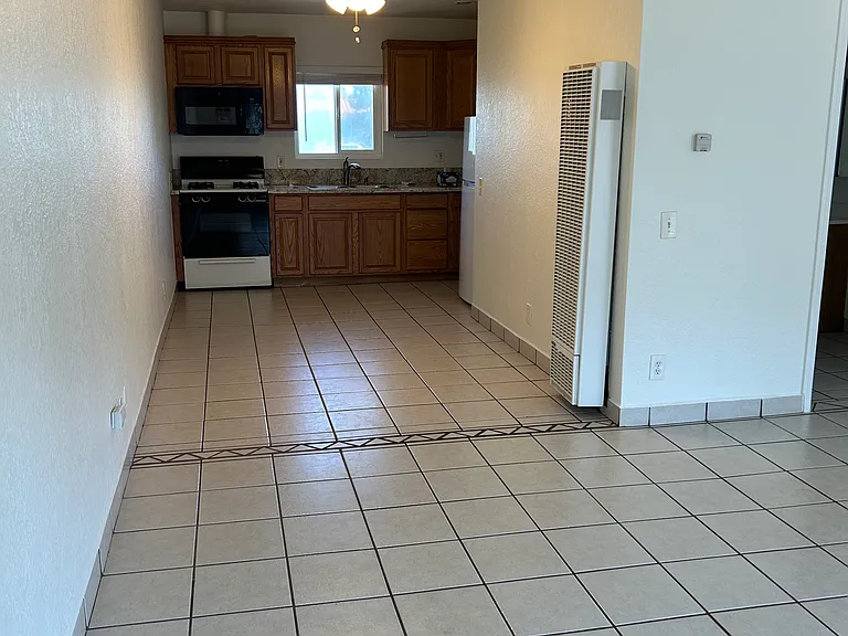 370 Walnut Ave #SEE MANAGEMENT — Photo 3