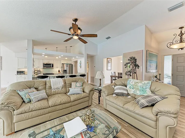 405 Bayside Ln — Photo 11