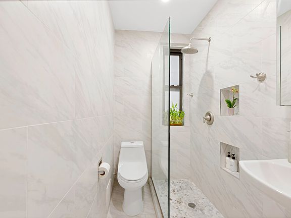 5th image of 214 Bradhurst Ave APT 8