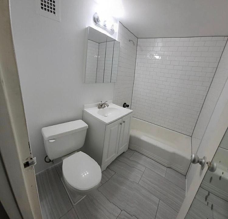 2nd image of 940 25th St NW #508S