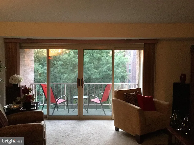 6032 Westchester Park Dr #302 — Photo 5