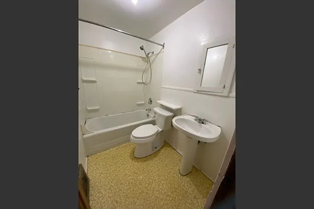 185 John St #2 — Photo 3