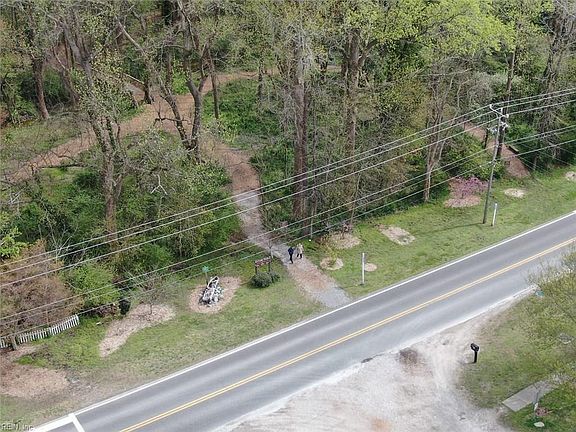 Chesapeake Arboretum trails back up to house. Hello nature lovers!