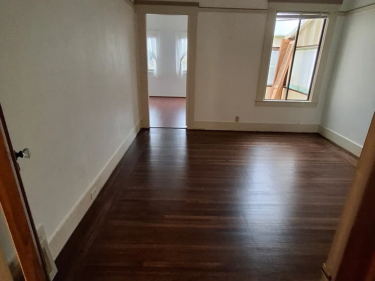 887 26th Ave — Photo 3
