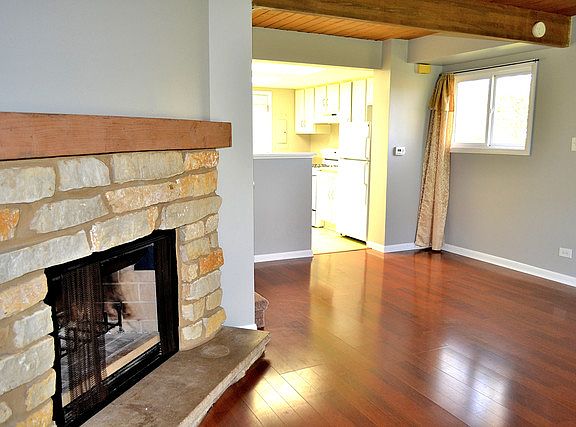 3rd image of 522 Meadow Green Ln