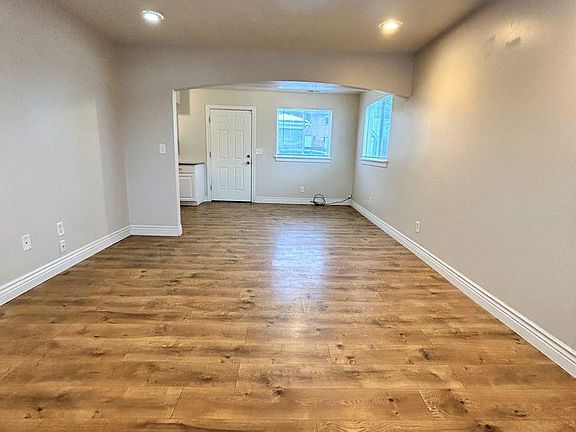 4th image of 1010 N Victoria Way #B