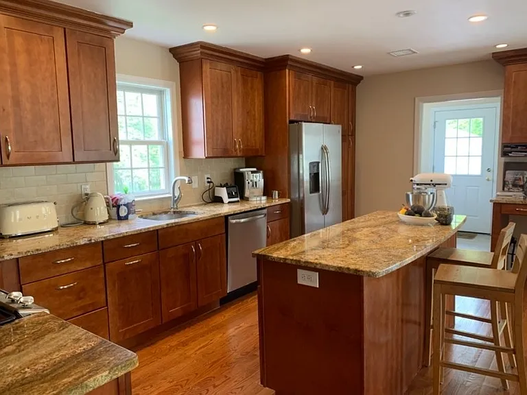35 Summit Ave — Photo 3