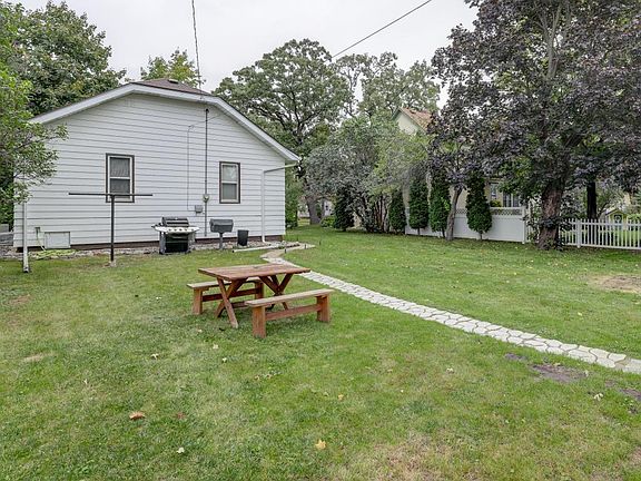 5th image of 921 9th Ave N