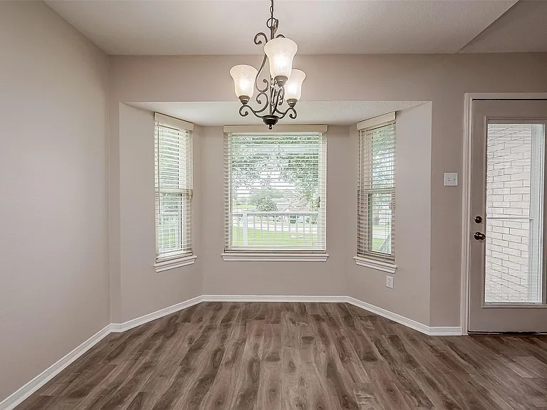 131 Cove Cir — Photo 18