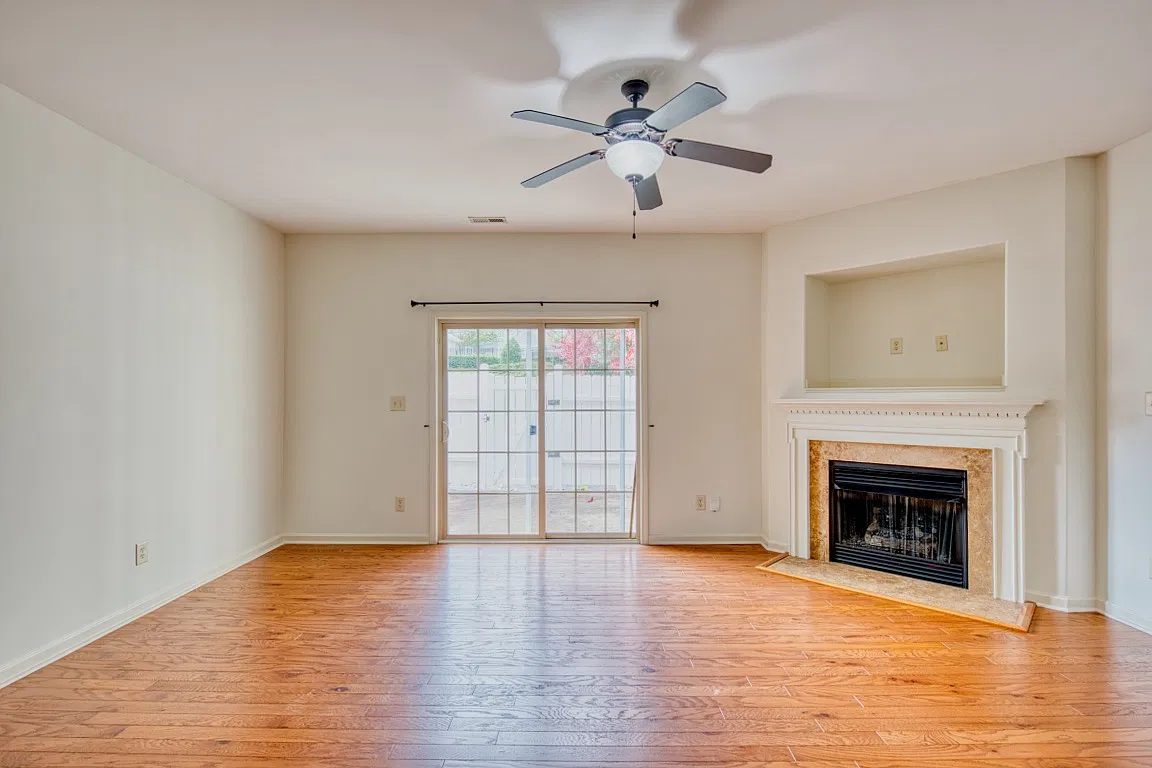 3 bed, 1579 sqft, $2,075 — Photo 4