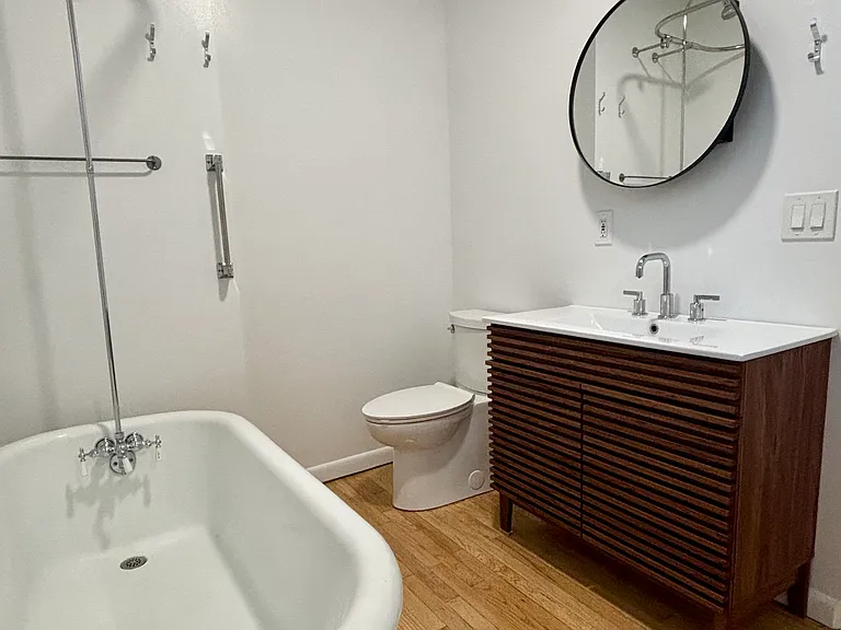 2308 W 11th St — Photo 14