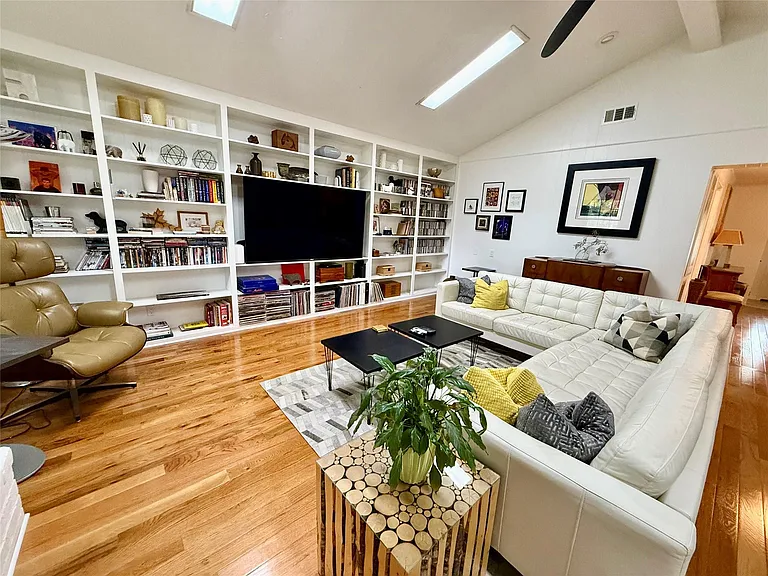 922 Hector Ave — Photo 3