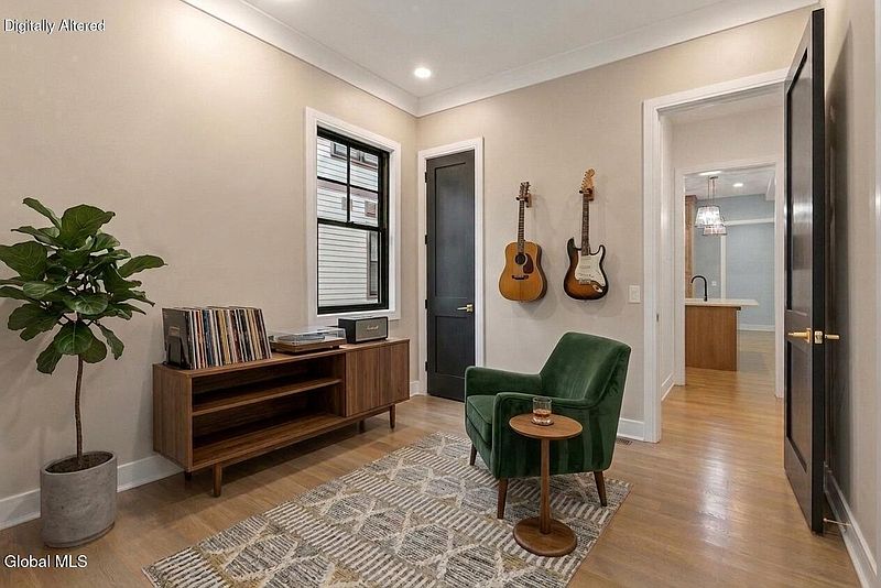 5th image of 10 Nicole Avenue