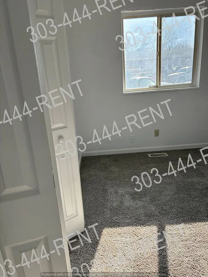 3 bed, 2.0 bath, 1039 sqft, $2,195 — Photo 3