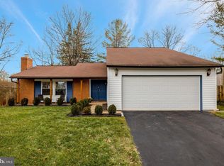 4 Pheasant Run Ct, Sterling, VA 20164