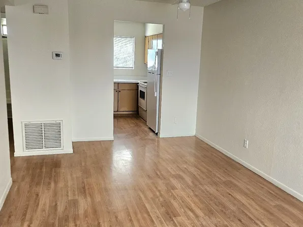 7155 N 66th Dr APT 201, Glendale, AZ 85301
