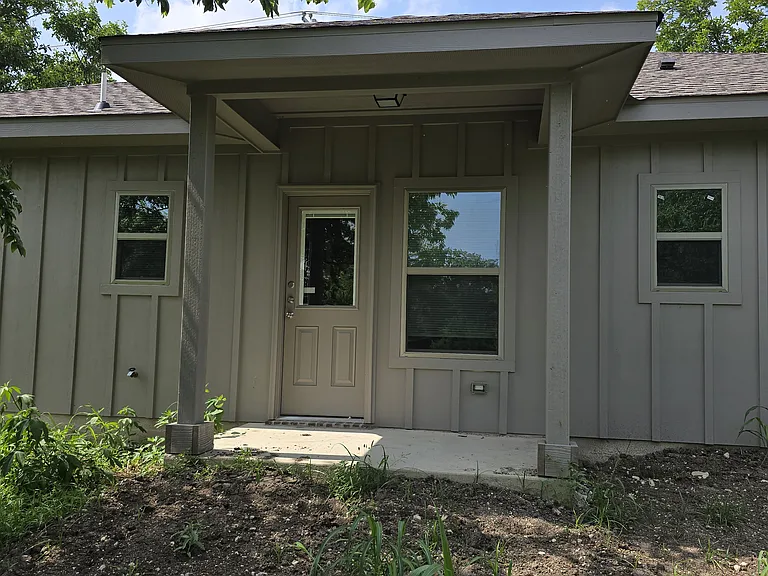 1708 E Leon St — Photo 13