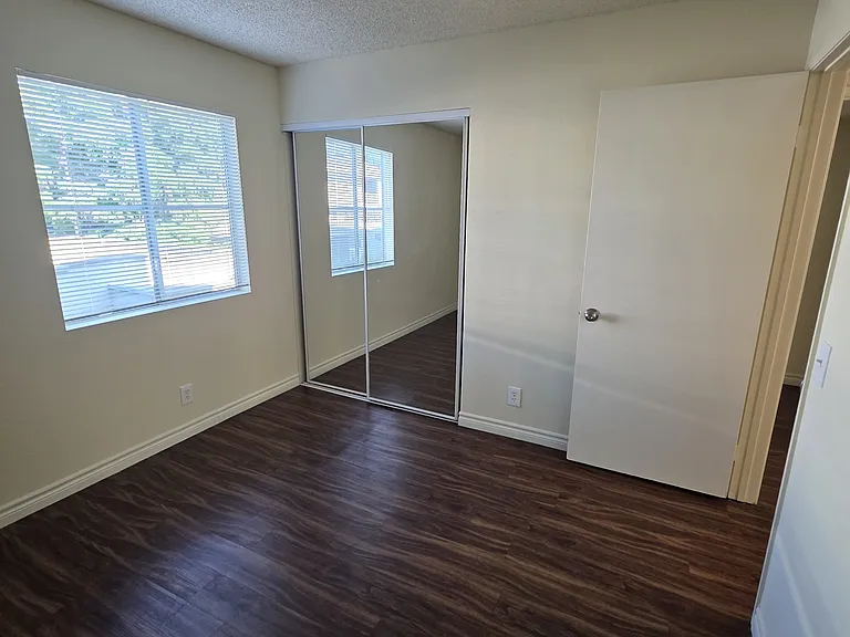344 W Chevy Chase Dr #7 — Photo 17