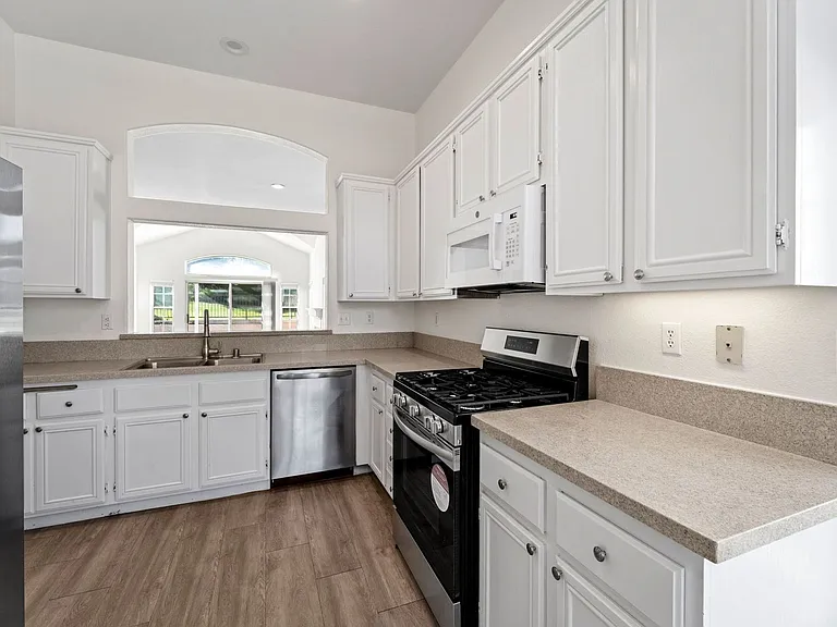 2394A Greenbriar Dr — Photo 14