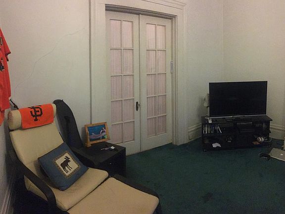 Living Room (1/2)