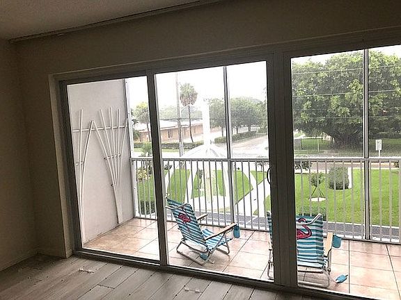 4th image of 630 SE Ocean Blvd APT B-3