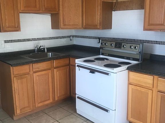 5th image of 18 Andrewsville St