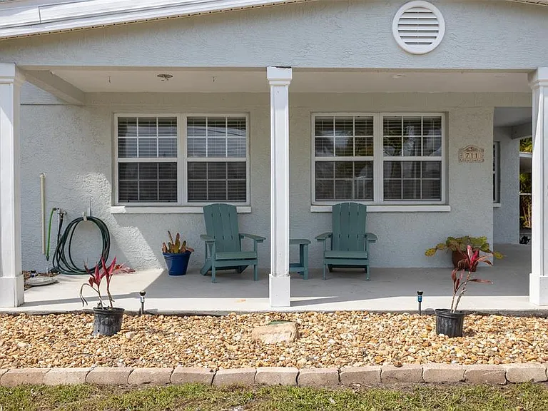 711 Bayshore Dr — Photo 6