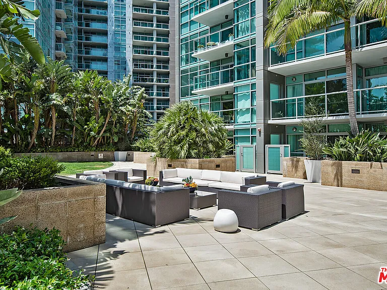 13650 Marina Pointe Dr #906 — Photo 32