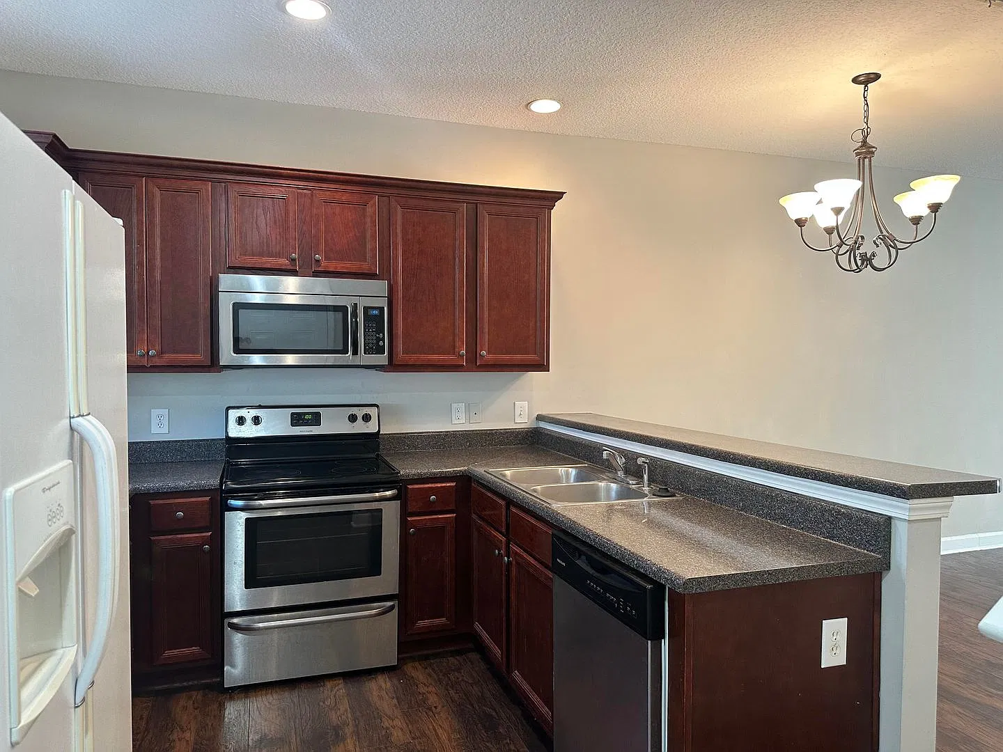 Move-In Special: 50% Off 1st Full Month's Rent — Photo 4