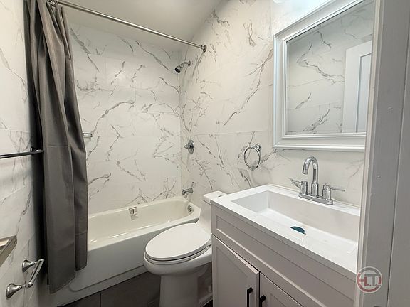 2nd image of 1817 Parkview Ave #2R