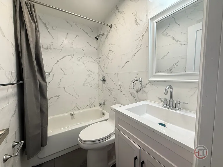 1817 Parkview Ave #2R — Photo 2