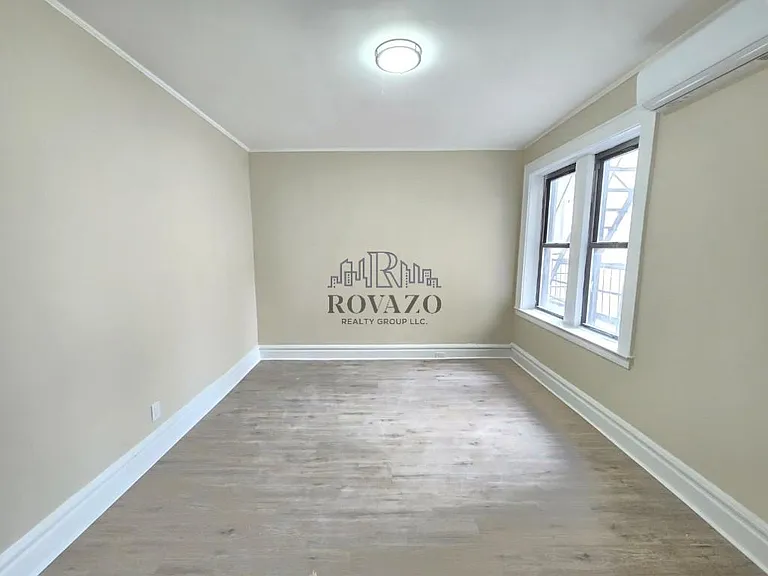 18-19 40th St #305 — Photo 3