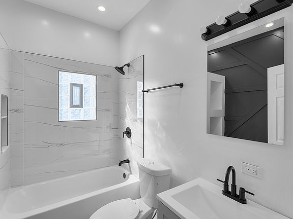 5th image of 1406 N Kildare Ave #2