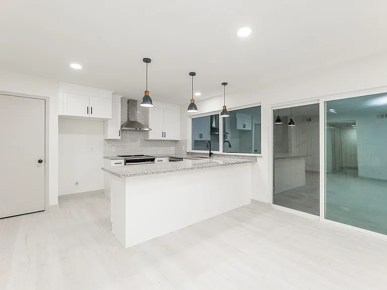 7115 Falling Waters Dr — Photo 14