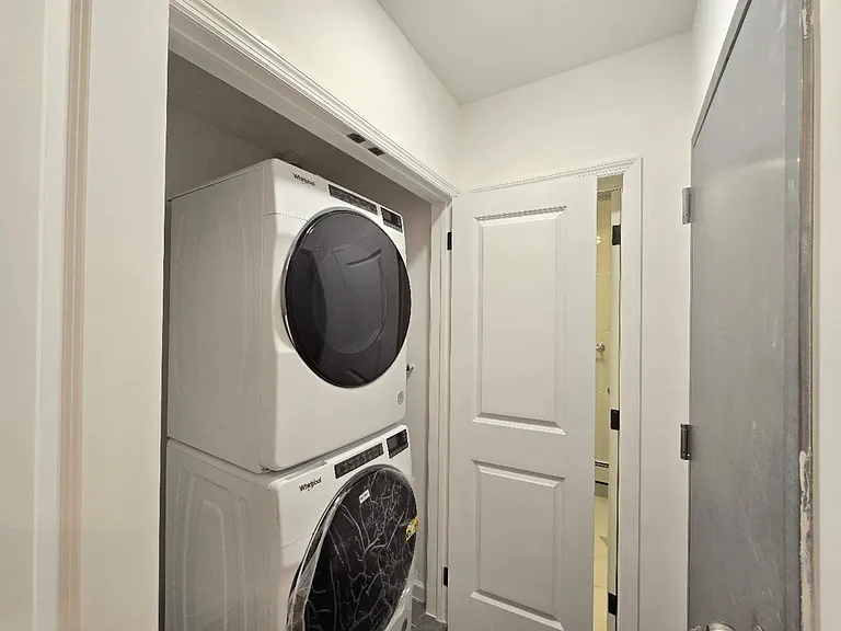12 Grimsby St #2A — Photo 10