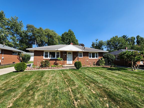2nd image of 3261 Englewood Dr