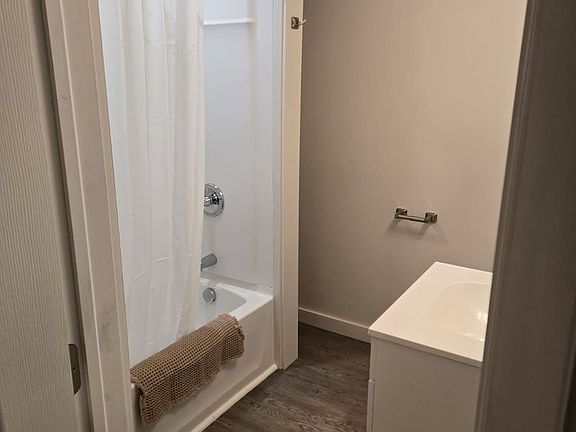 5th image of 601 W Wiley Ave