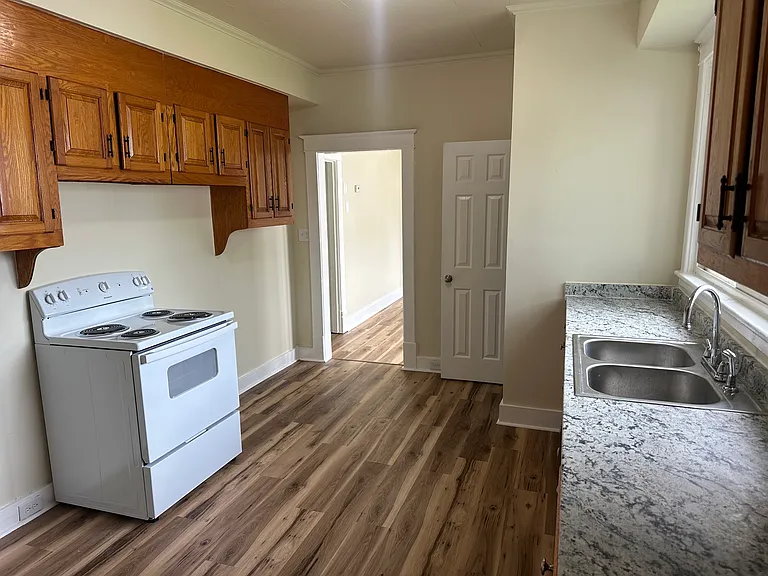 113 Baldwin Ave — Photo 8