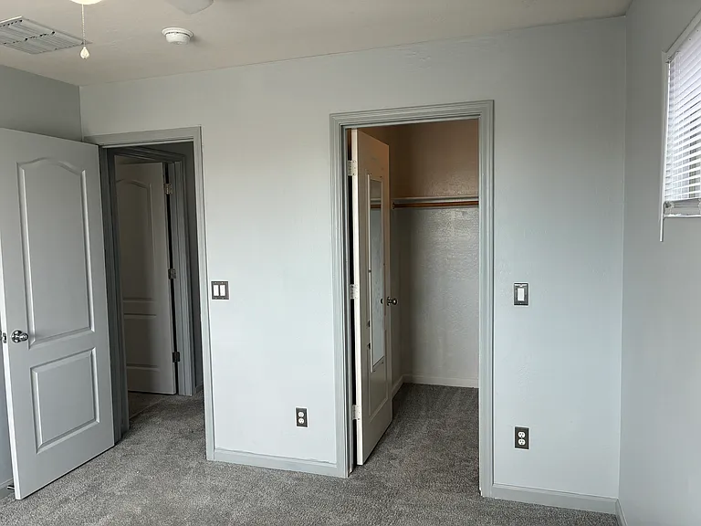 25550 W Pioneer St — Photo 34
