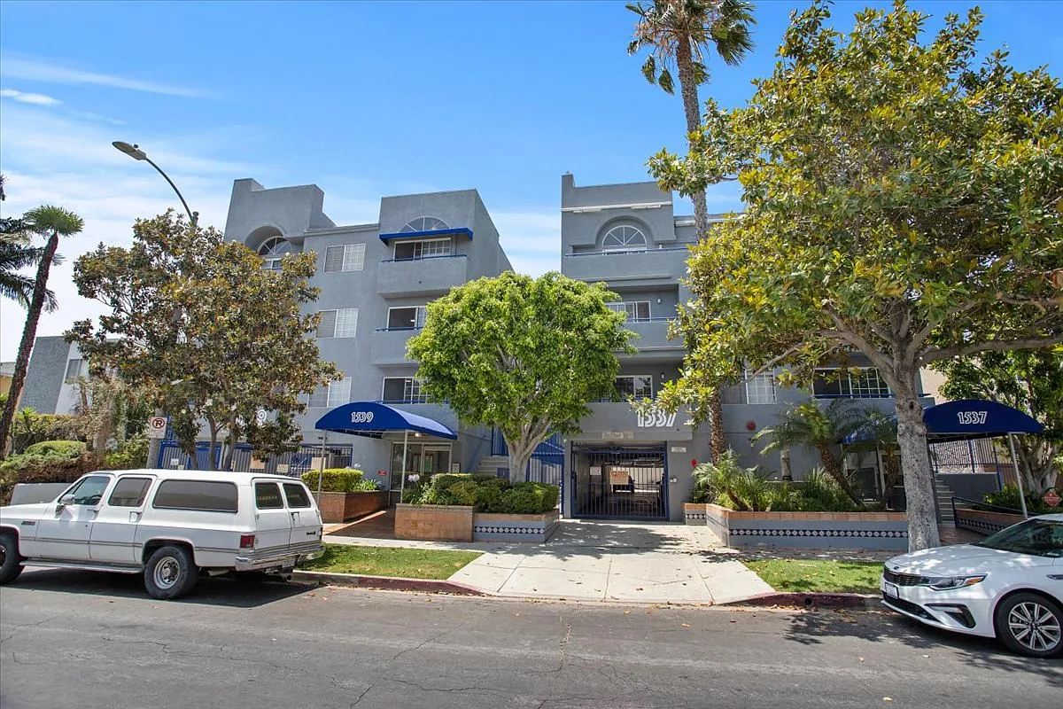2 bed, 1100 sqft, $2,850 — Photo 2