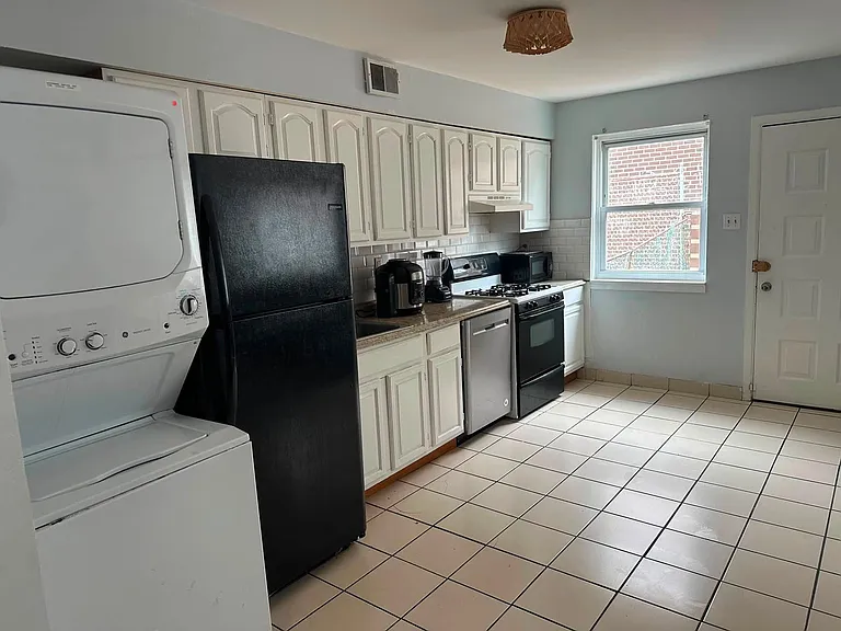 2129 N Marvine St — Photo 5