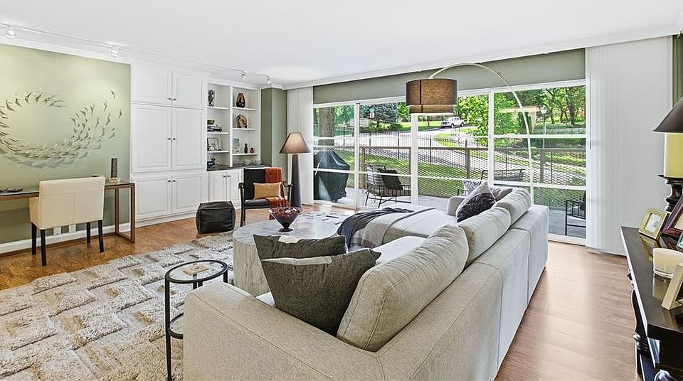 1st image of 310 W 49th St APT 206