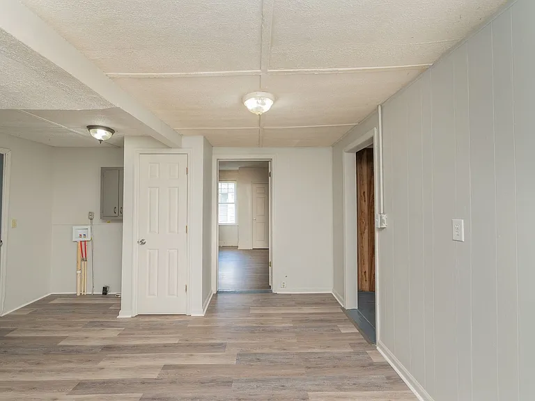 2024 Clark St — Photo 16