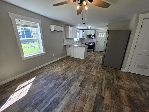 3rd image of 803 Marve St