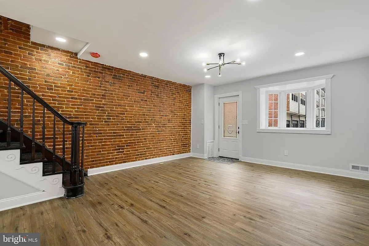 Building Photo - 1226 S Highland Ave