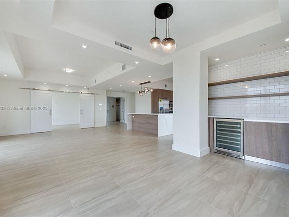 Penthouse Apartments - 212 10th St E Saskatoon SK (2 units ... - Zillow - Scandinavian Apartment Penthouse With In Unit Laundry