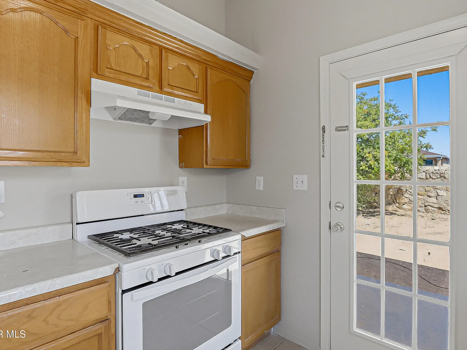 3 bed, 2.0 bath, 1105 sqft, $1,600 — Photo 4